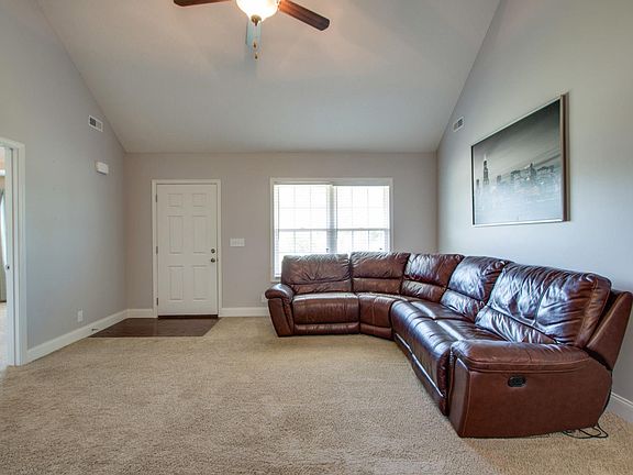 4th image of 1105 Herron St