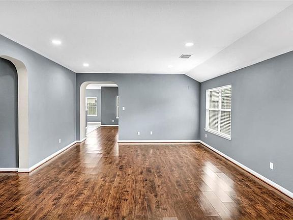 4th image of 21422 Pointed Oak Ln