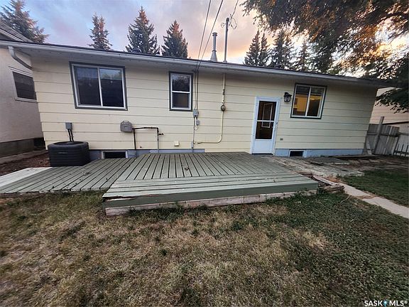 2nd image of 306 3rd Avenue W