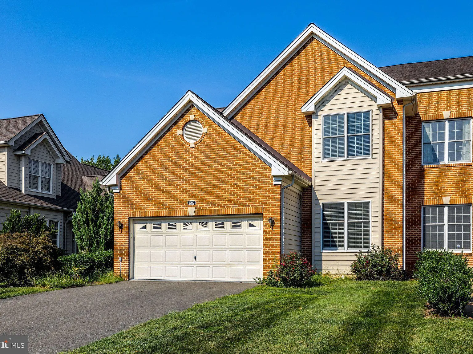 4 bed, 3.5 bath, 3733 sqft, $3,600 — Photo 3