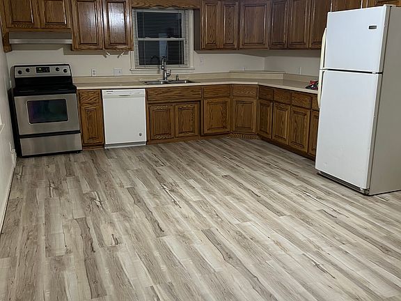 3rd image of 317 Village Dr