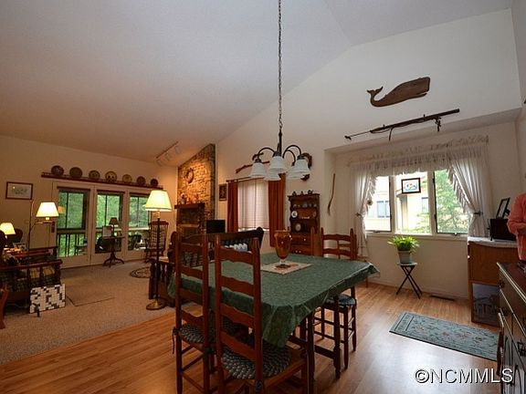 3rd image of 501 White Oak Dr