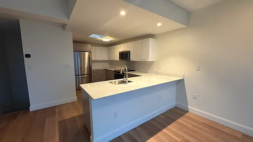 1077 Commonwealth Ave #518 Photo 1