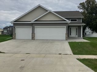 1297 Goldenwood Dr, West Fargo, ND 58078
