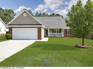 526 Sunpointe Dr, Hope Mills, NC 28348