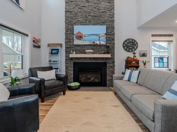 25 Daybreak Ln, Windham, ME 04062