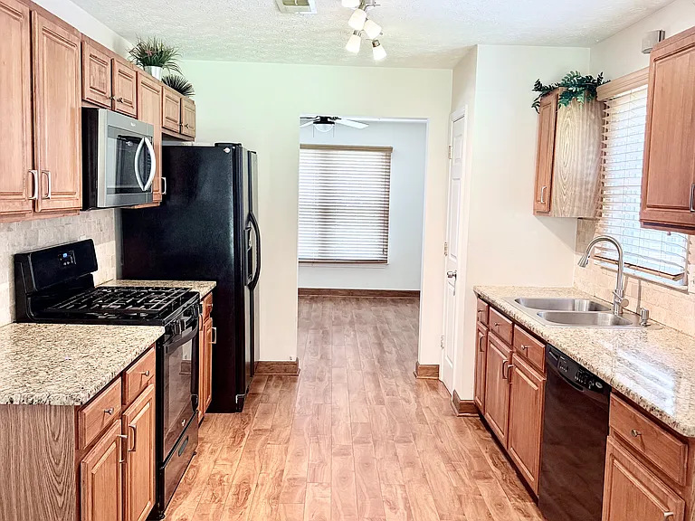 2315 Castle Royale Dr — Photo 6