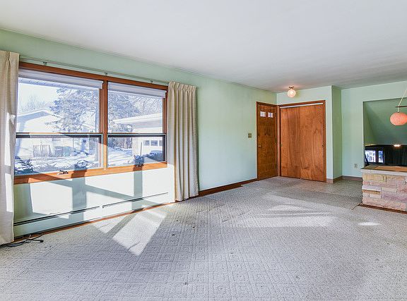 4th image of 1 N Grace St