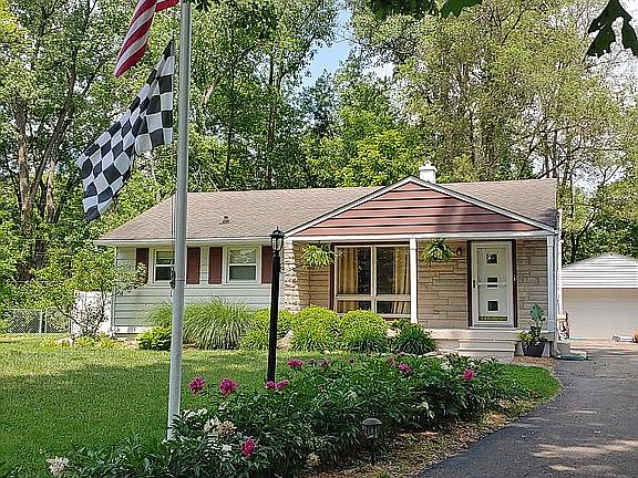 3rd image of 2526 Parr Dr