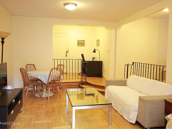4th image of 205 W 15th St APT 4U