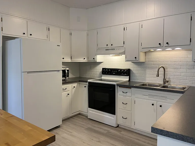 518 Main St #1 — Photo 4