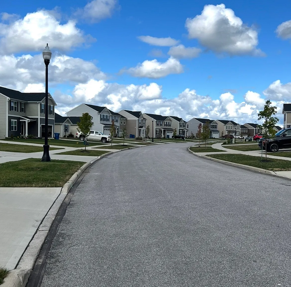 4 bed, 2400 sqft, $2,750 — Photo 2
