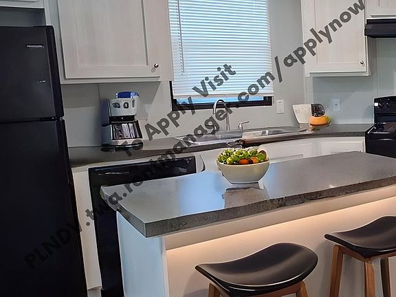 2nd image of 943 Lindsey St