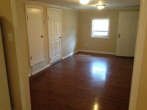 3rd image of 124B Wyona Dr