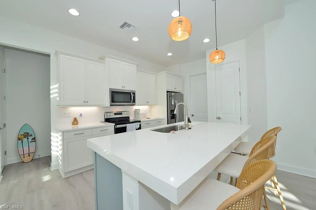 2 bed, 2.0 bath, 1411 sqft, $6,500 — Photo 1