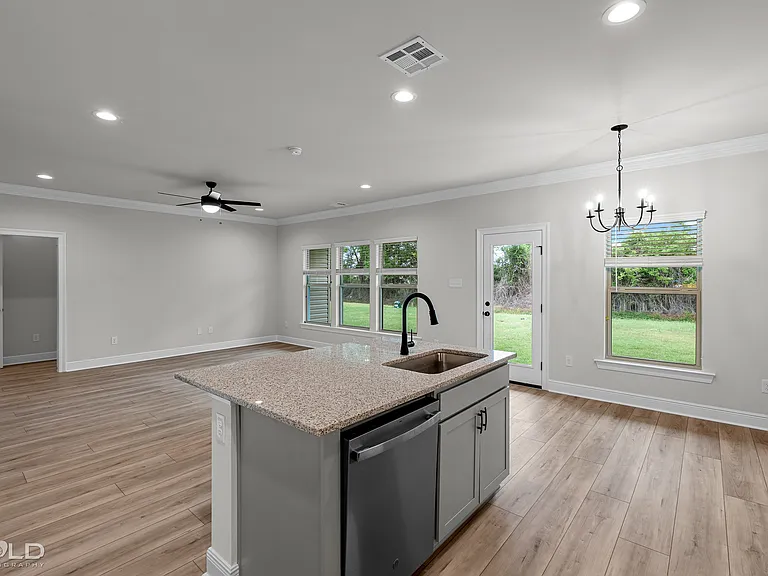 769 Venecia Dr — Photo 6