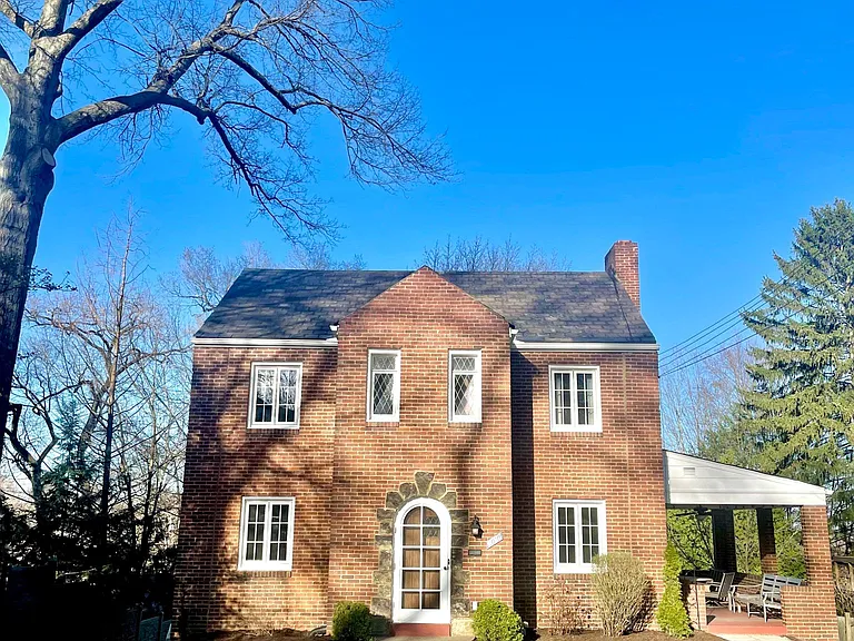 1070 Old Gate Rd — Photo 2