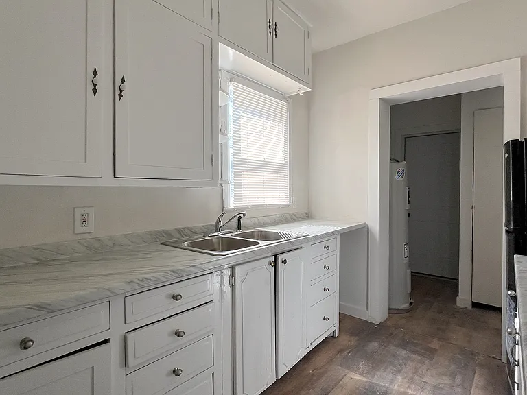 407 S Rennie St — Photo 2