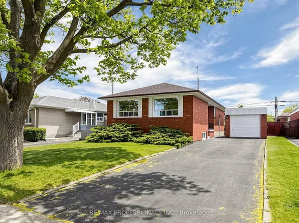 72 Frost St, Toronto, ON M9W 1Y8