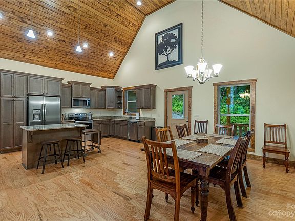 5th image of 238 Mayapple Dr