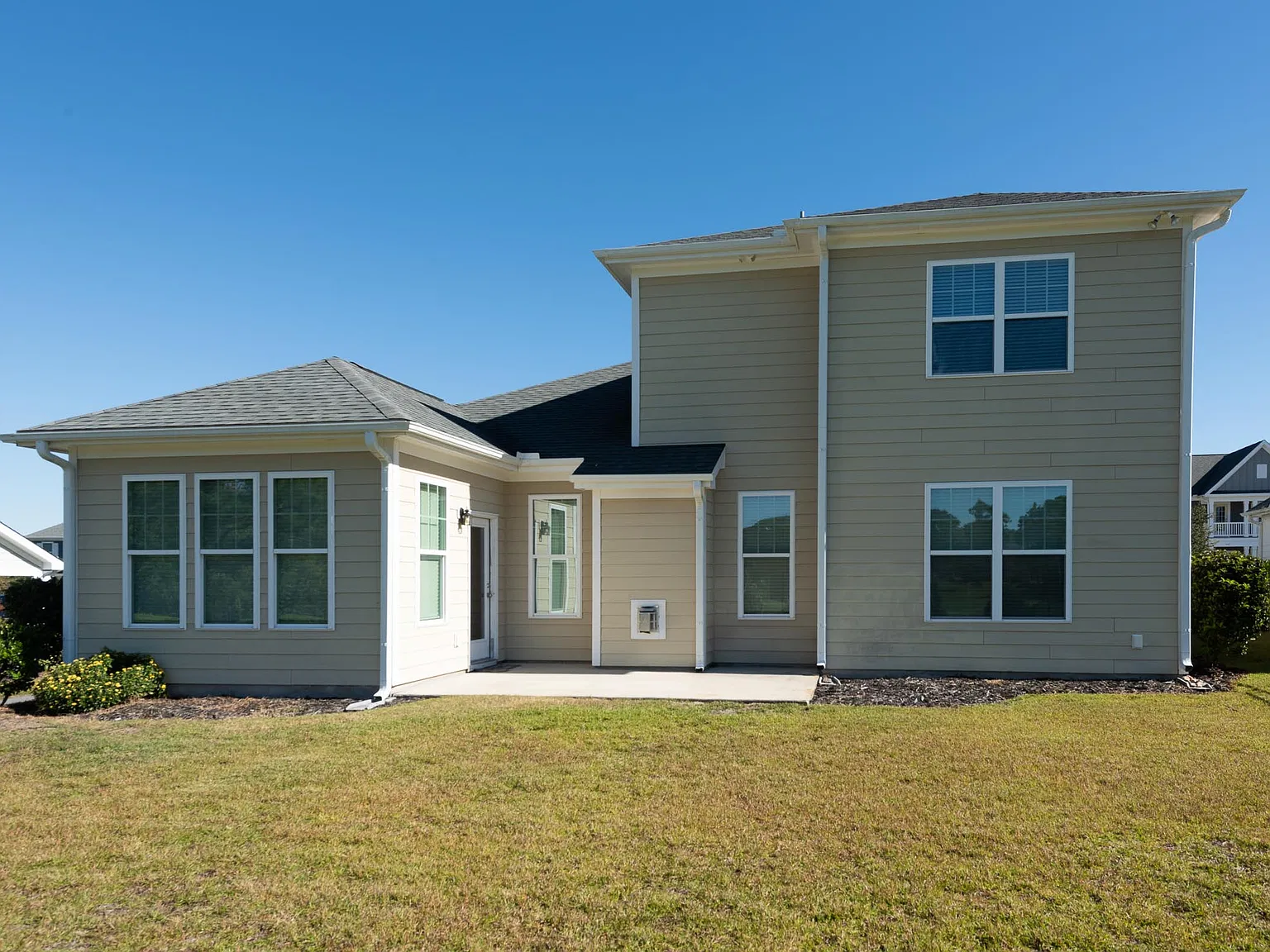 4 bed, 2746 sqft, $3,400 — Photo 2