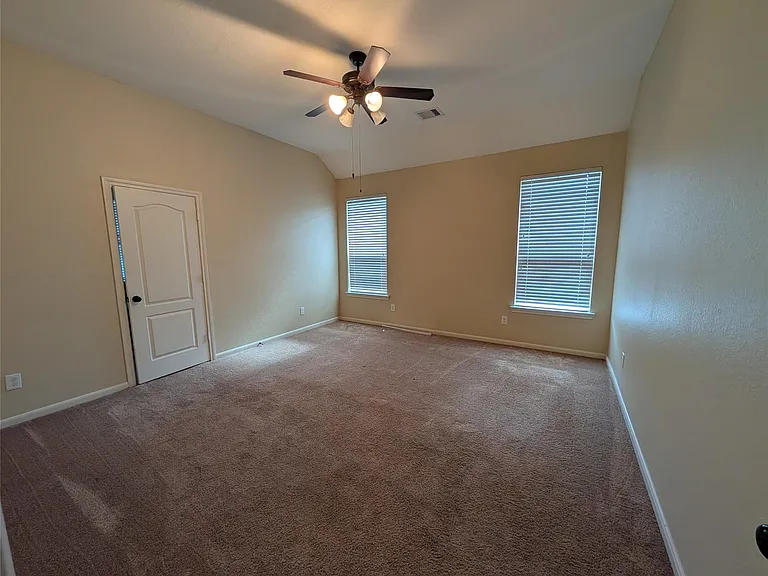 6614 Hunters Creek Ln — Photo 10