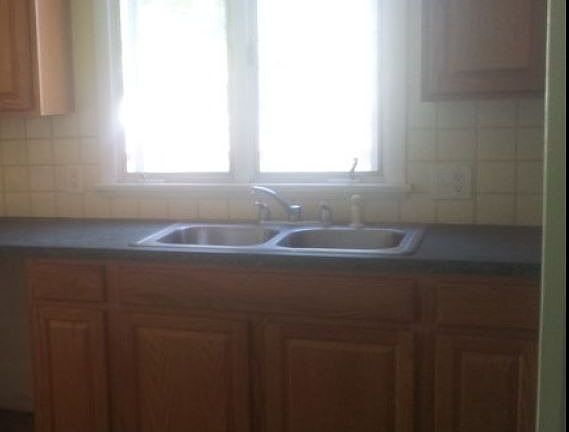 4th image of 108 Underwood Ave
