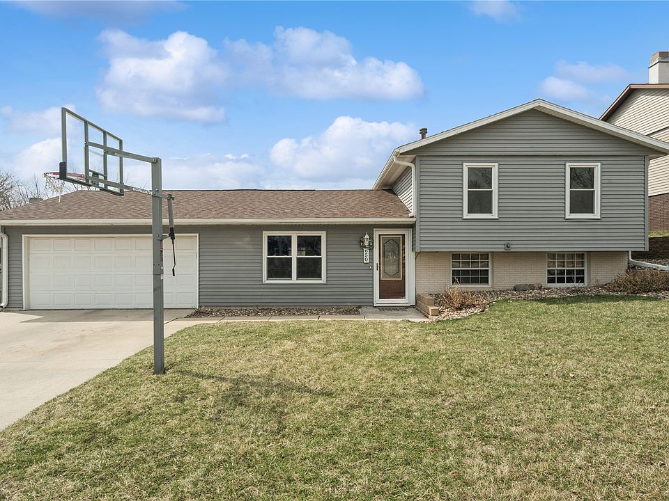 1st image of 650 Olive Dr NW