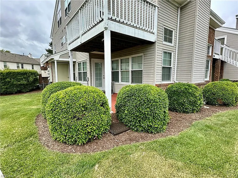 4044 Laurel Green Cir — Photo 3