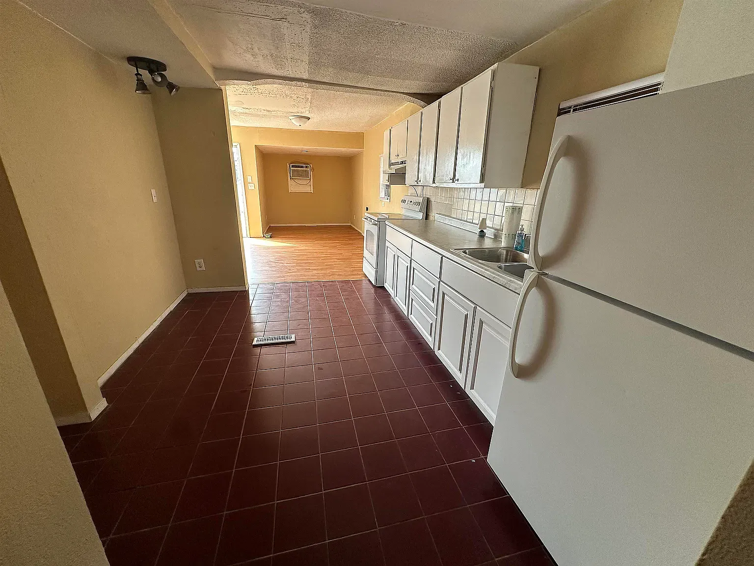 1 bed, 650 sqft, $500 — Photo 3