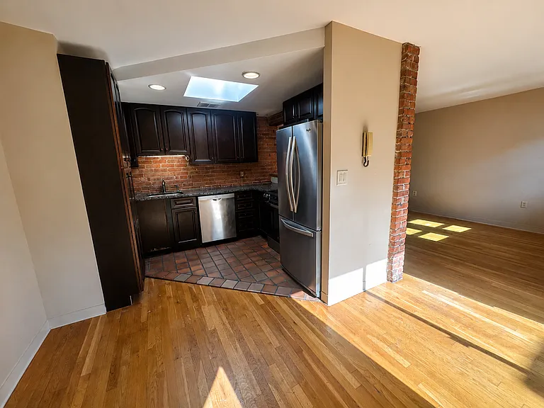 87 Gainsborough St — Photo 4