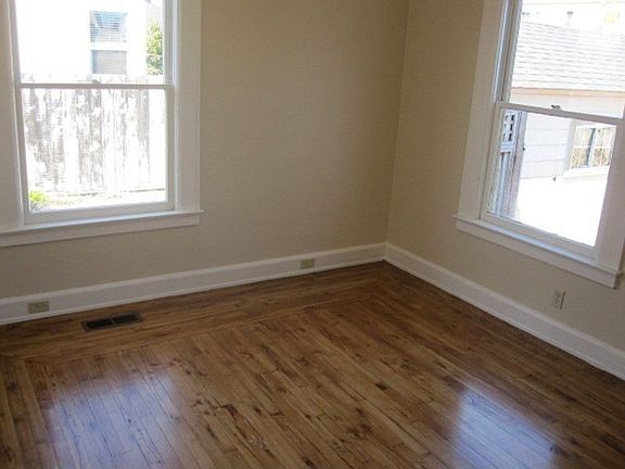 4th image of 326 31st St