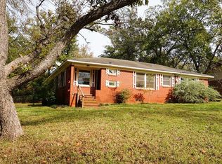 1300 Oakdale Dr, Palestine, TX 75801