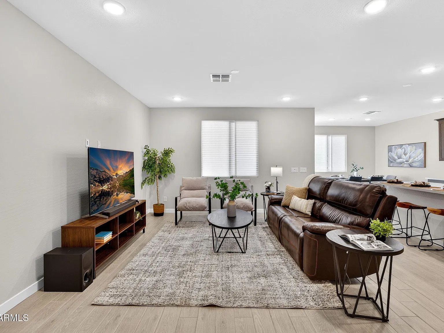 4 bed, 3.0 bath, 2116 sqft, $2,400 — Photo 4