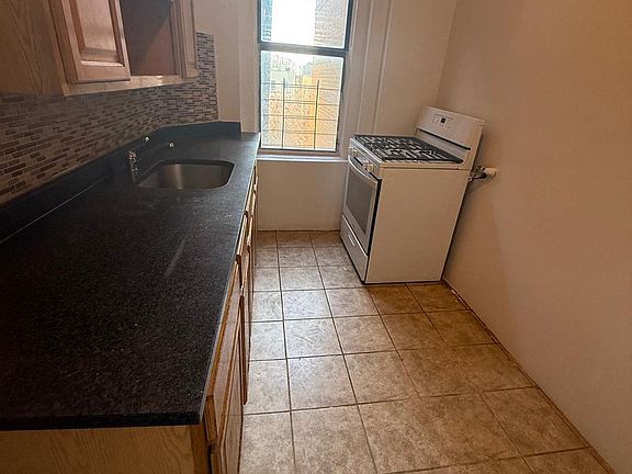 3rd image of 2114 Daly Ave APT 5E