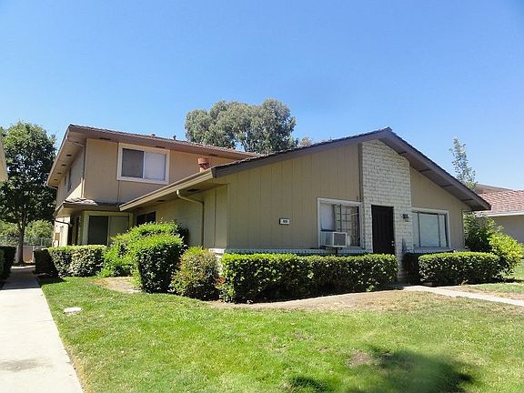 2nd image of 989 Gilchrist Dr APT 3