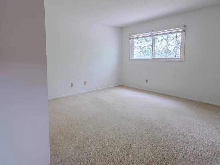 Large main bedroom.