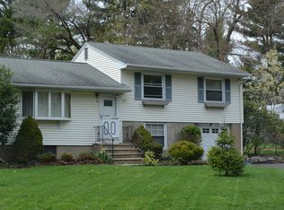 66 E Mahwah Rd, Mahwah, NJ 07430