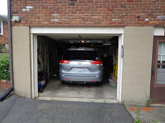 3rd image of 928 Crosshill Dr