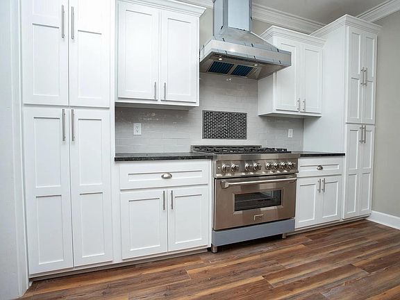 5th image of 3936 College St