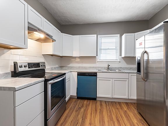 Brand new kitchen with stainless steal stove, dishwasher and refrigerator!
