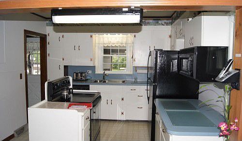 4th image of 2341 Airway St NE