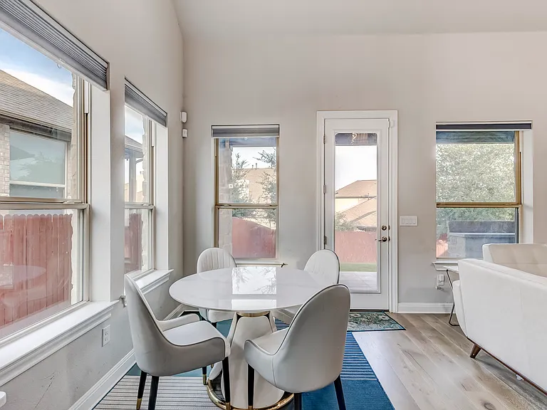 726 Kingston Pl — Photo 17