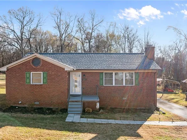 1217 Border St, Burlington, NC 27217