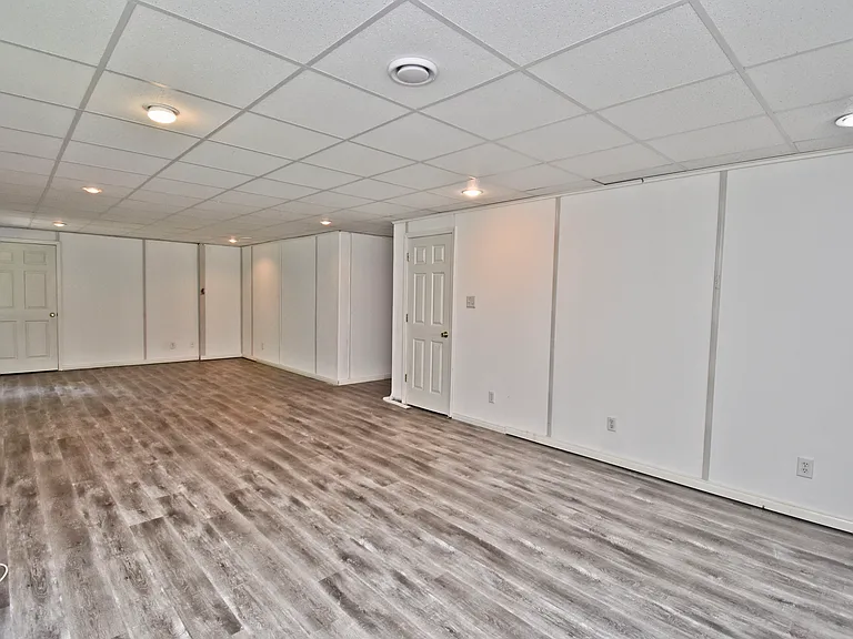 557 Marco Way — Photo 40