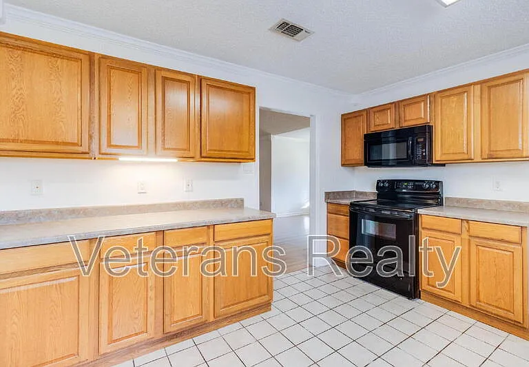 1210 Spring Dr — Photo 8