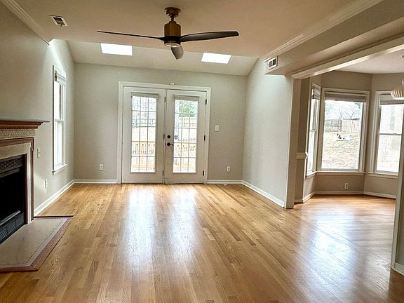 5th image of 4709 Rollingwood Ln