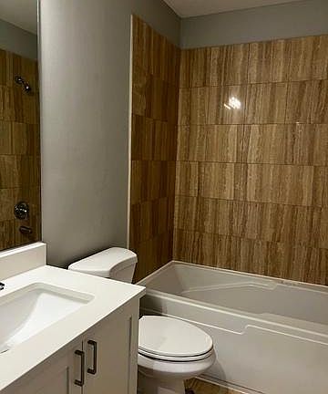 4th image of 1652 N Bosworth Ave APT 3N