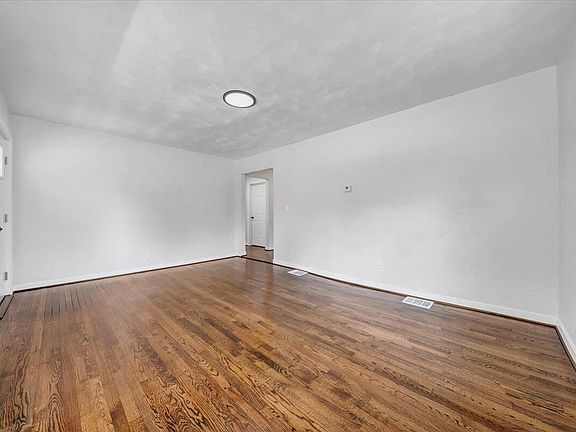 5th image of 2310 Yeager Ave NE