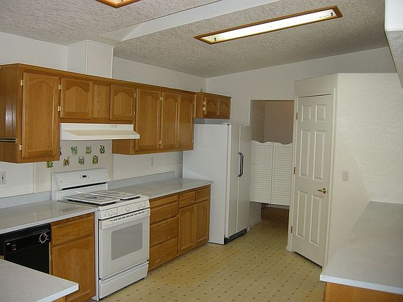 spacious and bright kitchen